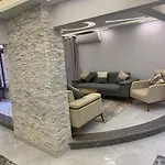 Super Lux Apartment