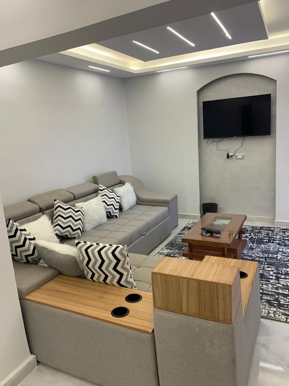 Super Lux Apartment